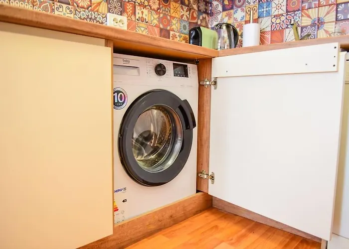 Charming Sunny Apartment+swimming Pool 圣君士坦丁和海伦那