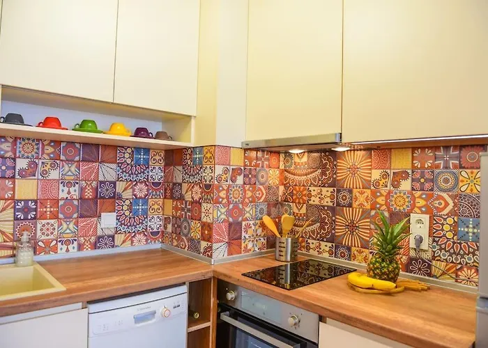 公寓 Charming Sunny Apartment+swimming Pool 圣君士坦丁和海伦那