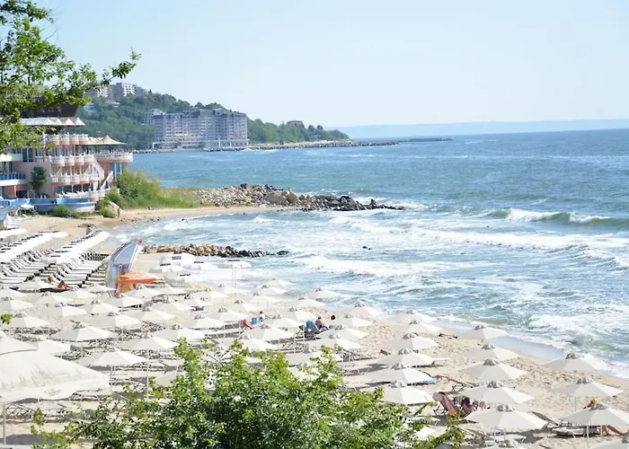 公寓 Charming Sunny Apartment+swimming Pool 圣君士坦丁和海伦那